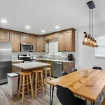 6 Minutes Away From The Beach 4 Bd Retreat W Free Parking