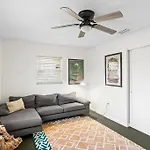 6 Minutes Away From The Beach 4 Bd Retreat W Free Parking