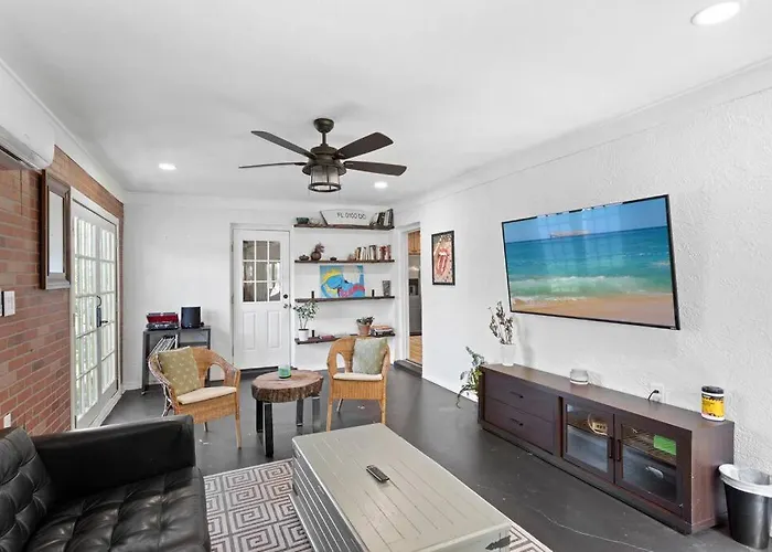 6 Minutes Away From The Beach 4 Bd Retreat W Free Parking