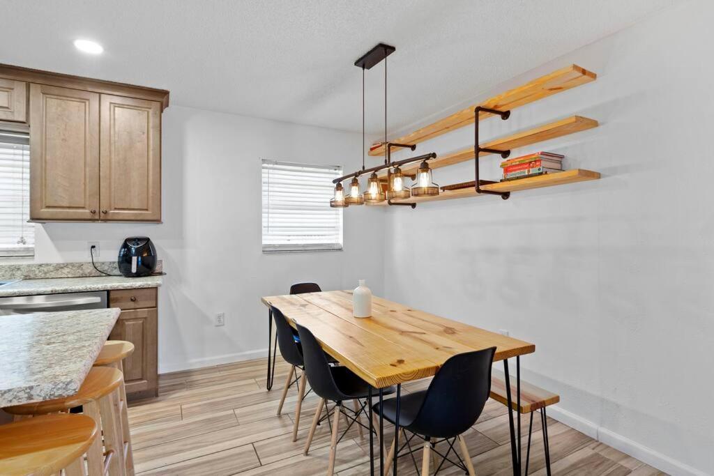 6 Minutes Away From The Beach 4 Bd Retreat W Free Parking Apartment *