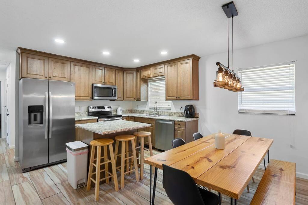 Apartment 6 Minutes Away From The Beach 4 Bd Retreat W Free Parking Tampa