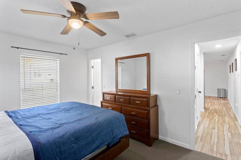 6 Minutes Away From The Beach 4 Bd Retreat W Free Parking Apartment