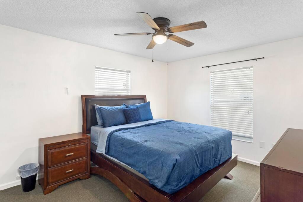 6 Minutes Away From The Beach 4 Bd Retreat W Free Parking *