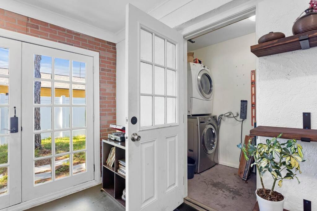 6 Minutes Away From The Beach 4 Bd Retreat W Free Parking Apartment *