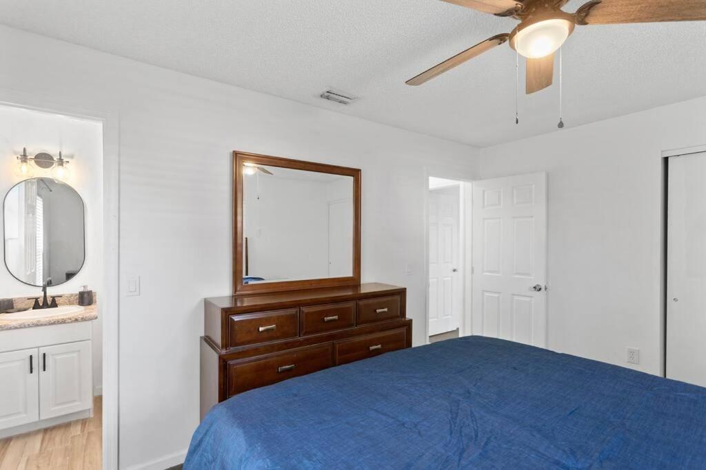 6 Minutes Away From The Beach 4 Bd Retreat W Free Parking