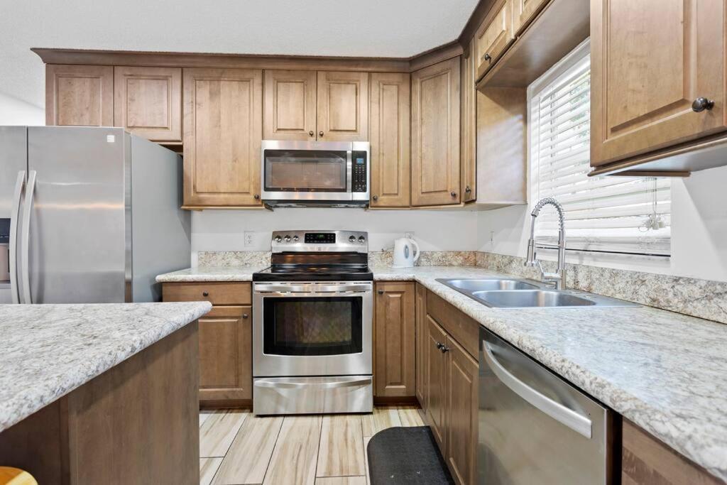 6 Minutes Away From The Beach 4 Bd Retreat W Free Parking Apartment Tampa