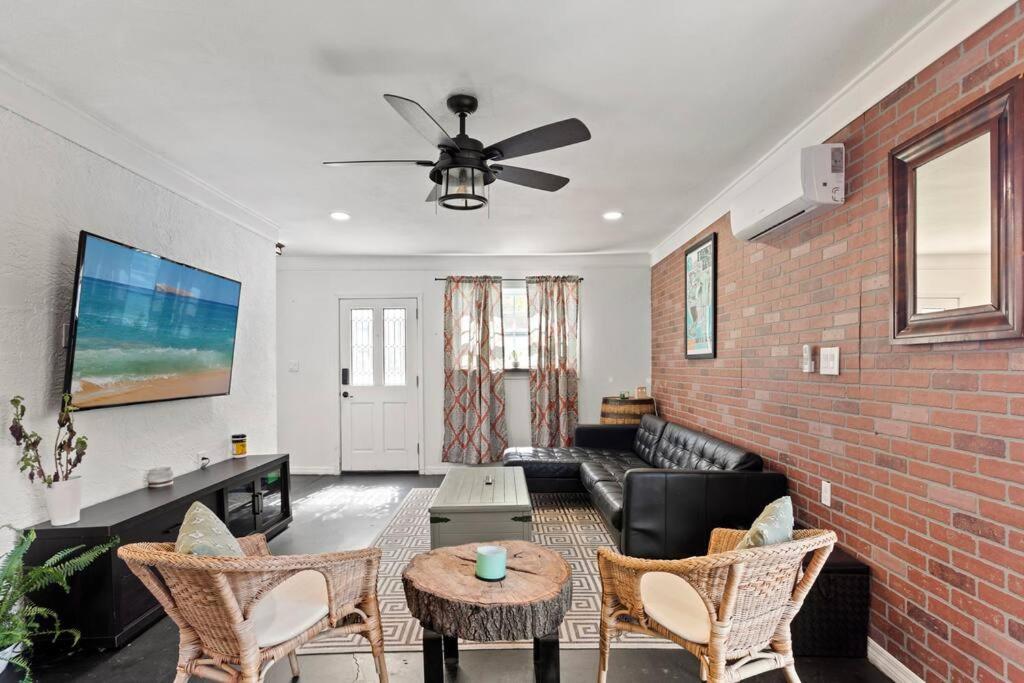 6 Minutes Away From The Beach 4 Bd Retreat W Free Parking Apartment *