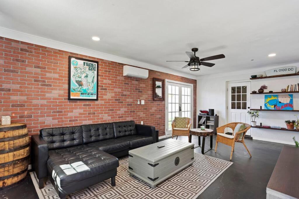 6 Minutes Away From The Beach 4 Bd Retreat W Free Parking * Tampa